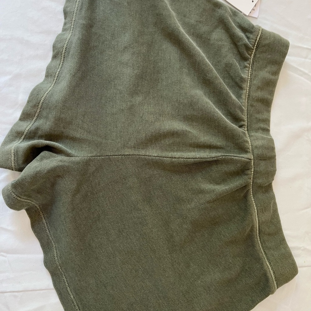 Old Navy Specially Dyed Green shorts size Medium Women’s - Picture 5 of 5